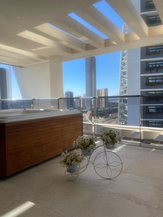 Sunset Waves Benidorm Julieta Vistas Al Mar Premium 200 Mt2 Con Jacuzzi En Terraza Apartment Exterior foto
