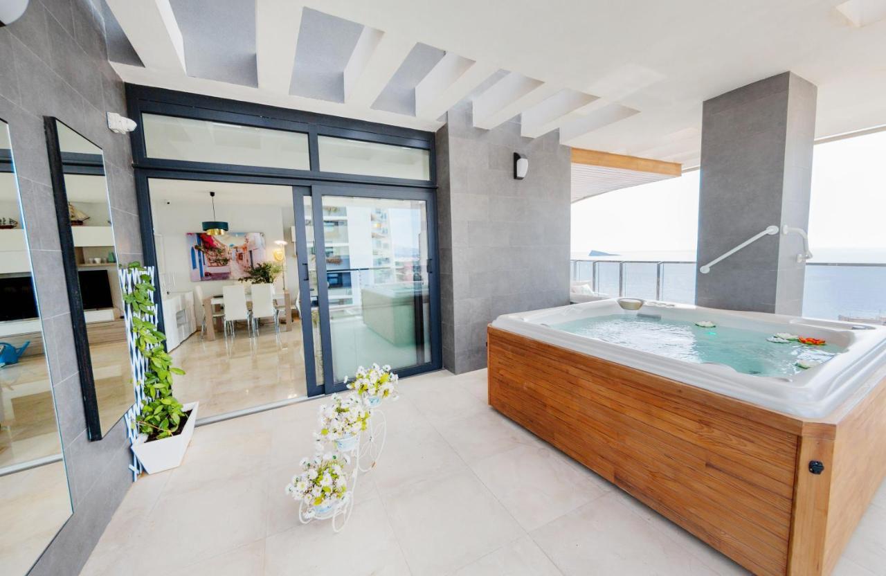 Sunset Waves Benidorm Julieta Vistas Al Mar Premium 200 Mt2 Con Jacuzzi En Terraza Apartment Exterior foto